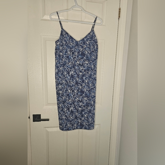 Elegant Blue Floral Dress - Picture 1 of 3